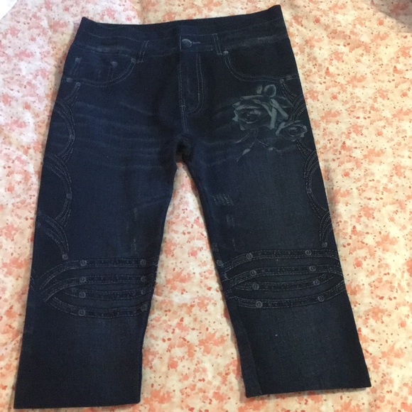 💙 Stretchy blue capris leggings , have a denim look.Sz Jrs 10-13 or Sz M-L - Picture 1 of 6